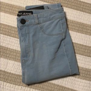 High waisted light wash Fit Jeans